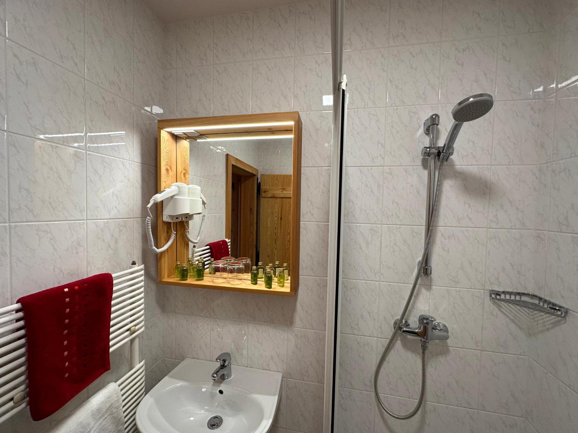 Hotel Surc Kranjska Gora Extérieur photo