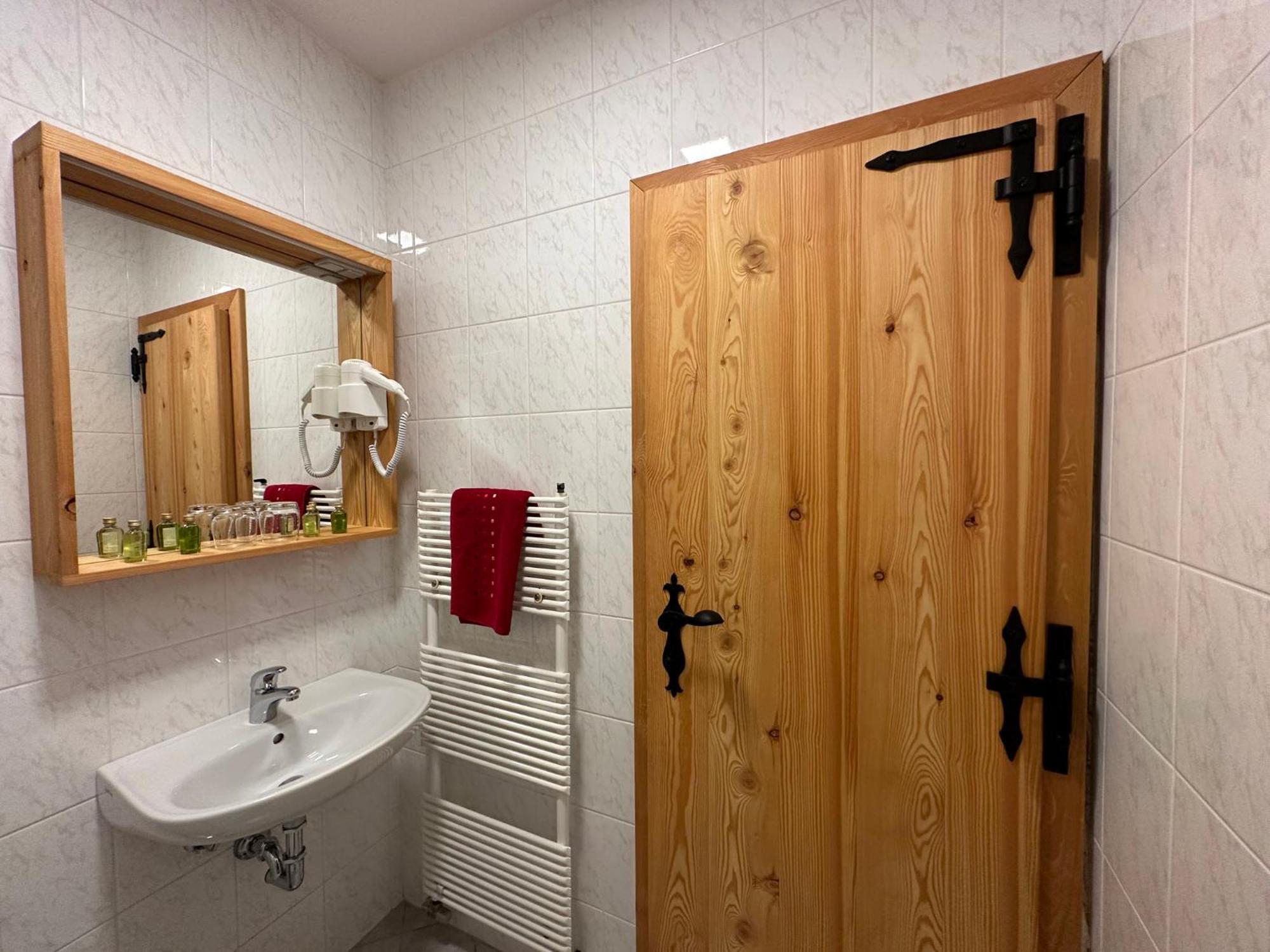 Hotel Surc Kranjska Gora Extérieur photo