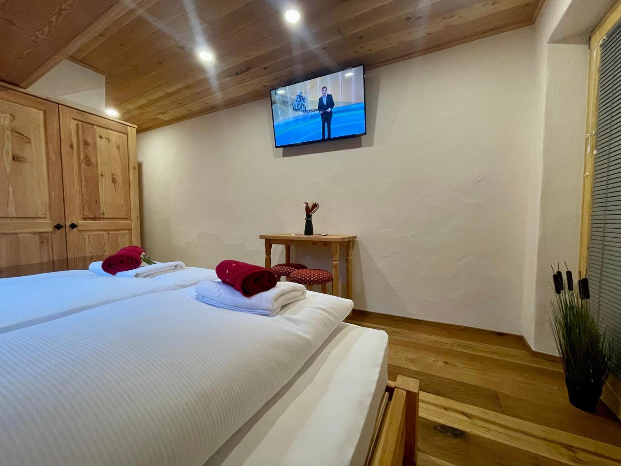 Hotel Surc Kranjska Gora Extérieur photo